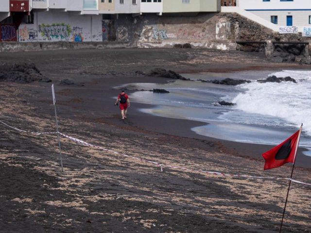 Congresos y promesas, mientras nos ahogamos en vertidos: la realidad del agua en Canarias